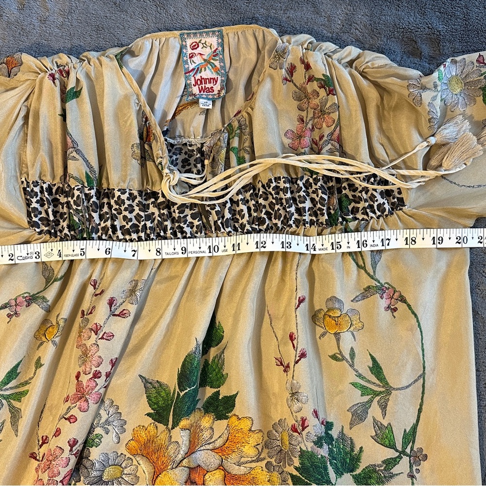Johnny Was Kofi Blouse Women's XS Beige Orange 100% Silk Floral Animal Print - Picture 11 of 14